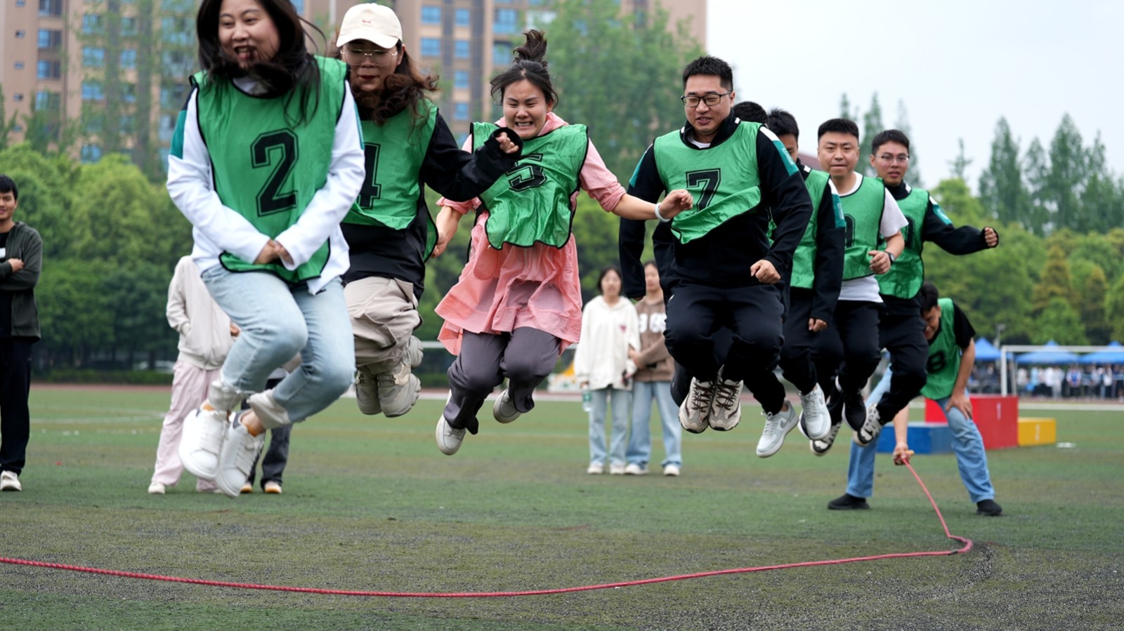 铁道工电学院分工会+跃动绳彩，共展风采+段雪梅_副本.jpg